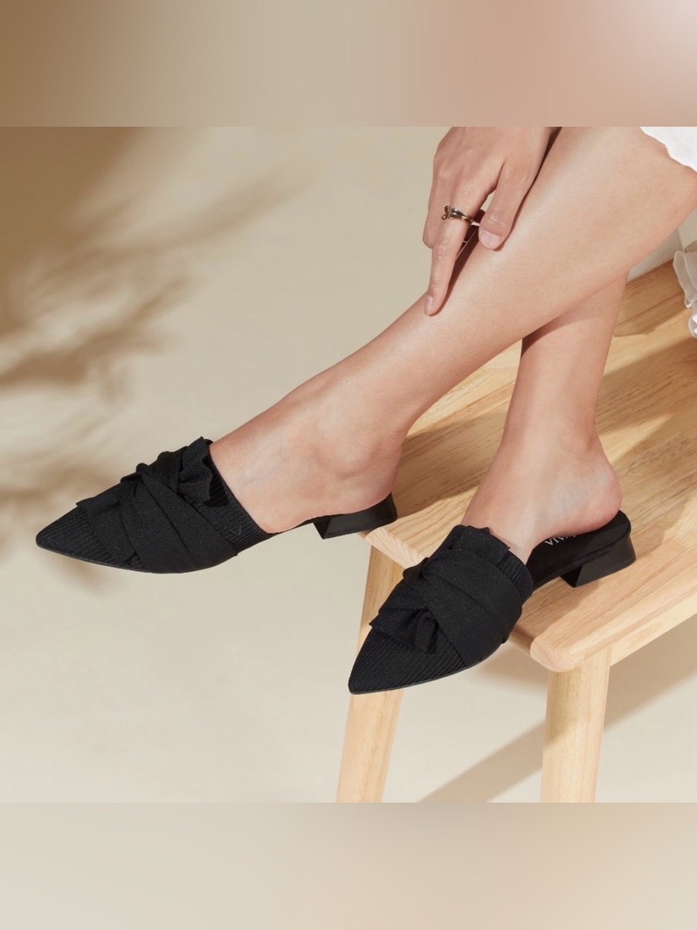 Vivaia Yaffa US 10 Black Pointed-Knit Knot Mules